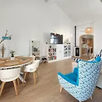 Holiday home Luxurious In With Wifi *